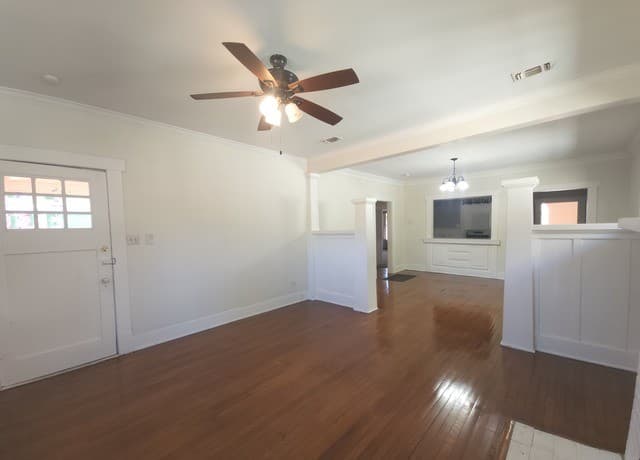rental at 1138 W Magnolia Ave in San Antonio, TX — photo 4