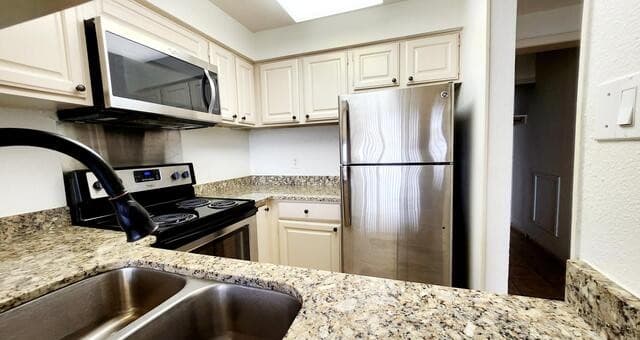 rental at 7701  Wurzbach Unit 1507 in San Antonio, TX — photo 5