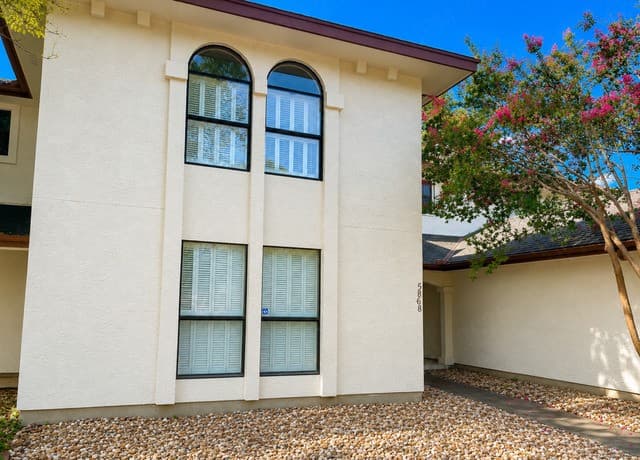 rental at 5868  Royal Ridge Dr in San Antonio, TX — photo 2
