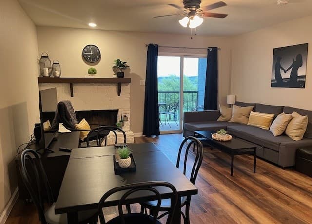 rental at 943  Parkview Unit APT C3 in Canyon Lake, TX — photo 3
