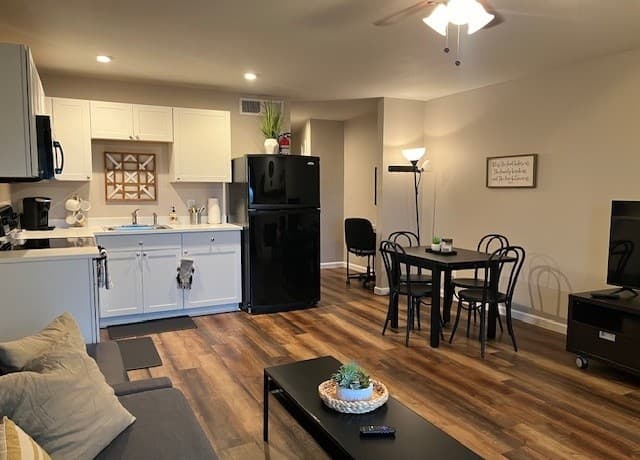 rental at 943  Parkview Unit APT C3 in Canyon Lake, TX — photo 5