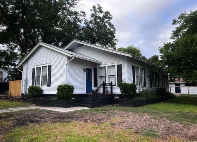 rental at 420  Willow Ave A Unit A in New Braunfels, TX — photo 3