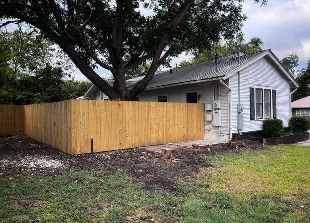 rental at 420  Willow Ave A Unit A in New Braunfels, TX — photo 4
