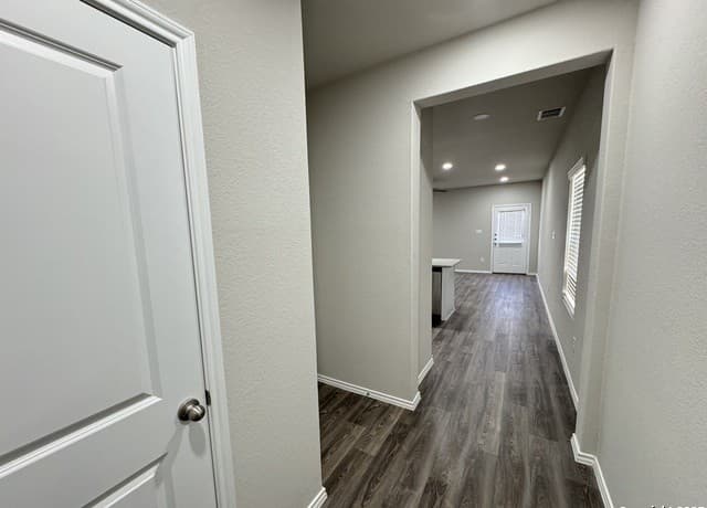 rental at 5330  Lisa Point Unit 102 in Converse, TX — photo 2