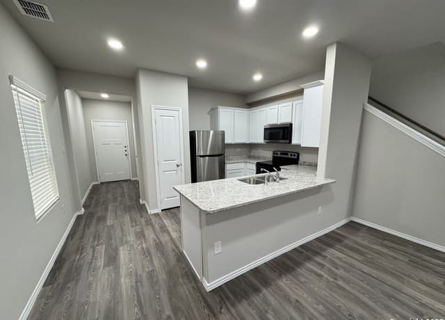 rental at 5330  Lisa Point Unit 102 in Converse, TX — photo 4