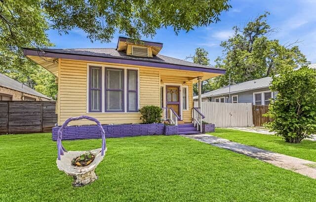 rental at 631  Cedar St in San Antonio, TX — photo 2