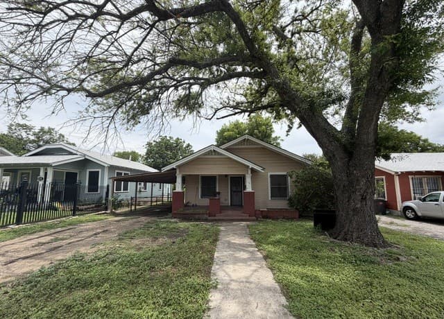 rental at 116  Hot Wells Blvd Unit 3 in San Antonio, TX — photo 2