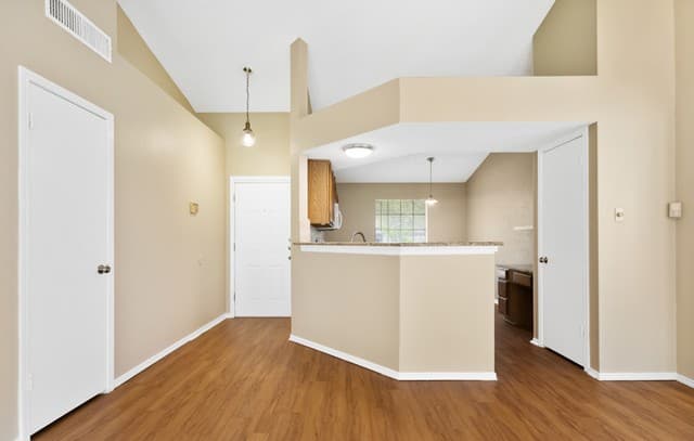 rental at 8007  Forest Crossing in Live Oak, TX — photo 5