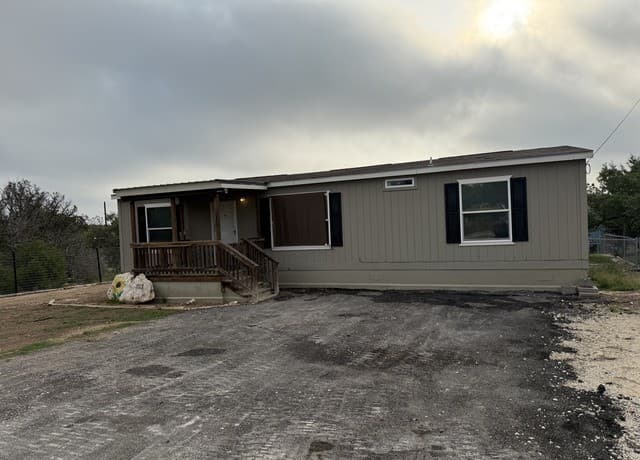rental at 1113  Ramble Hls in Canyon Lake, TX — photo 3