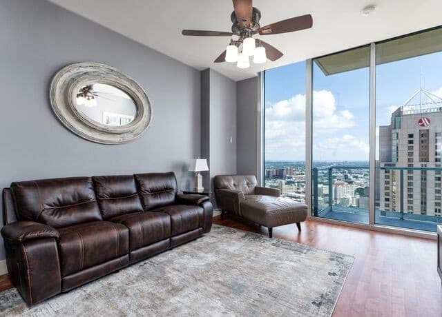 rental at 610 E Market St Unit 2904 in San Antonio, TX — photo 4