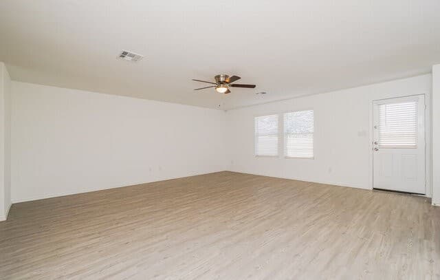 rental at 9913  Leeds Wheel in San Antonio, TX — photo 5