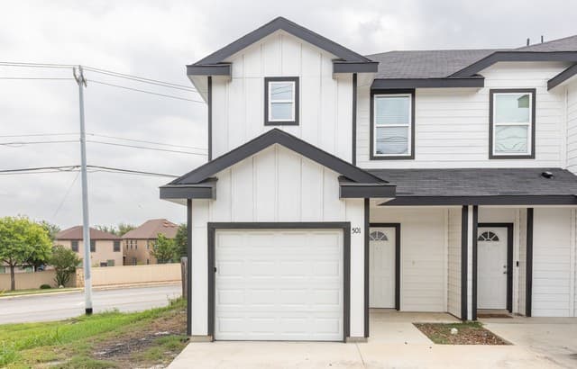 rental at 7239  Converse Ridge Unit 501 in San Antonio, TX — photo 2