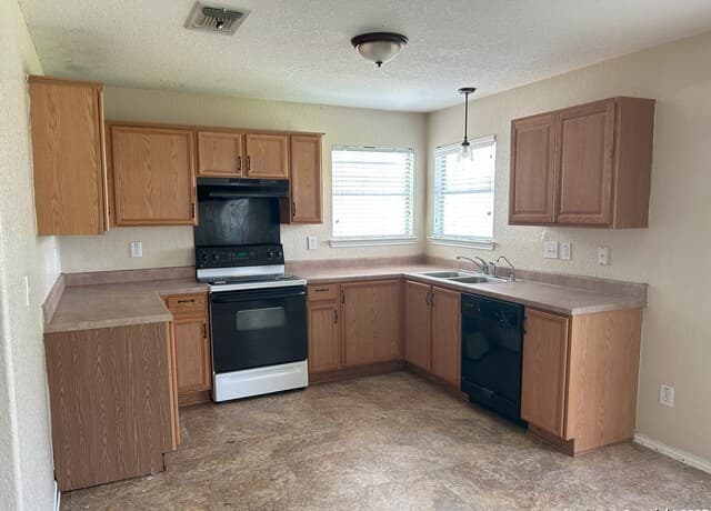 rental at 2126  Hollow Circle in San Antonio, TX — photo 4