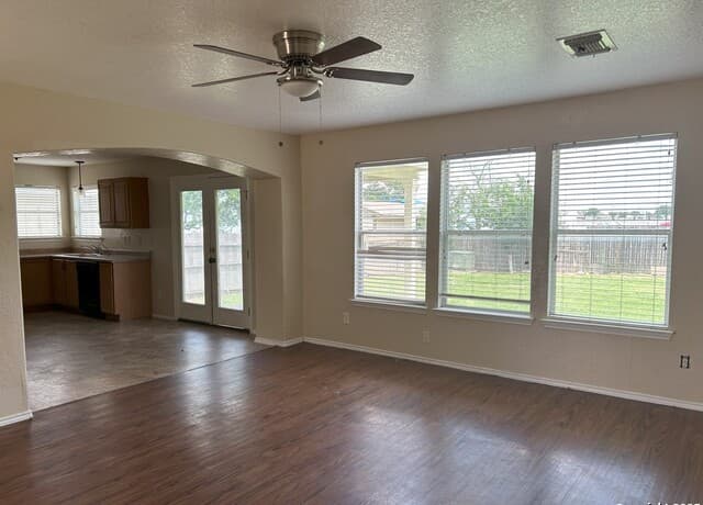 rental at 2126  Hollow Circle in San Antonio, TX — photo 5