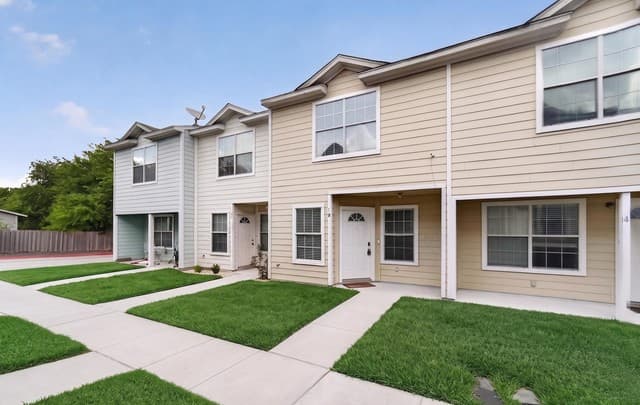 rental at 10  Bratton Dr in San Antonio, TX — photo 2