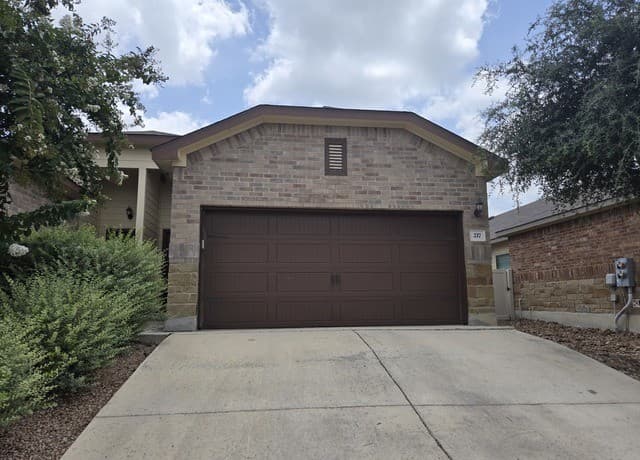 rental at 217 Kaspar Way in New Braunfels TX