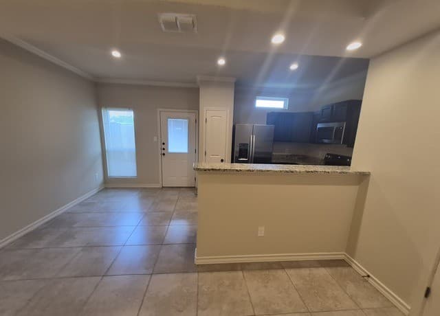 rental at 7011  Micayla Cove Unit 102 in San Antonio, TX — photo 4
