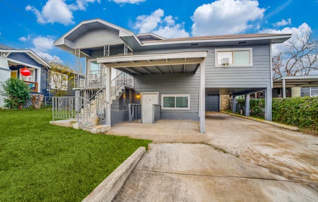 rental at 1311  Kayton Unit UNIT 1 in San Antonio, TX — photo 2