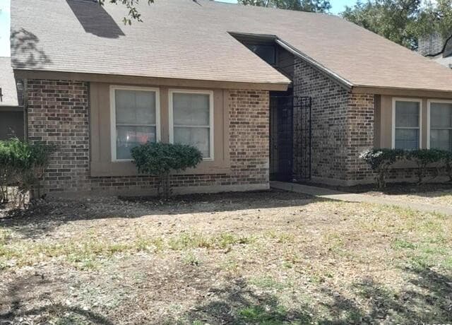 rental at 4202 W Shadow Oak Woods in San Antonio, TX — photo 1