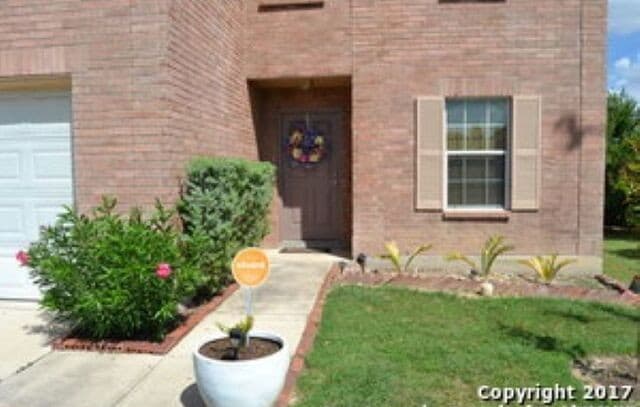 rental at 9310  Dublin Grn in San Antonio, TX — photo 2