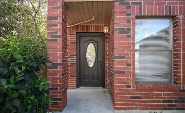 rental at 8166  Cheryl Meadow Dr in Converse, TX — photo 4