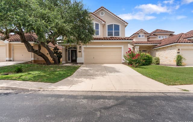 rental at 1331  Pinnacle in San Antonio, TX — photo 2