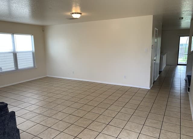 rental at 5006  Coral Flounder in San Antonio, TX — photo 2