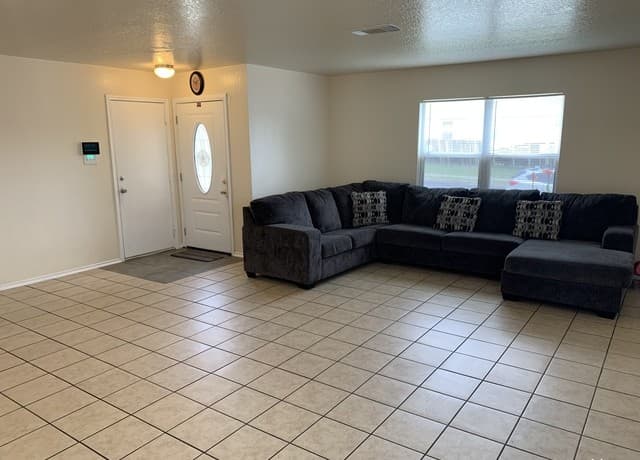 rental at 5006  Coral Flounder in San Antonio, TX — photo 3