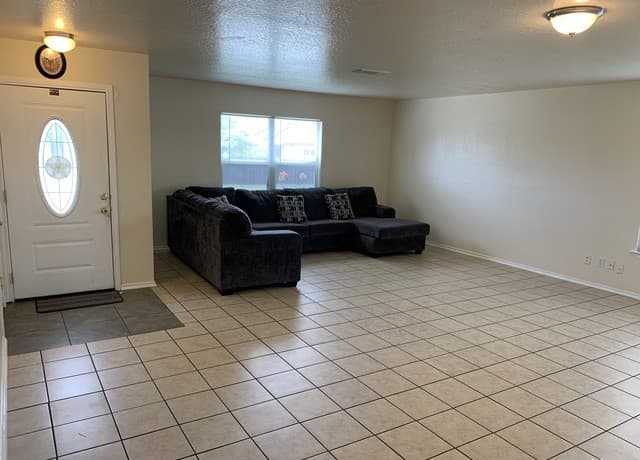 rental at 5006  Coral Flounder in San Antonio, TX — photo 4