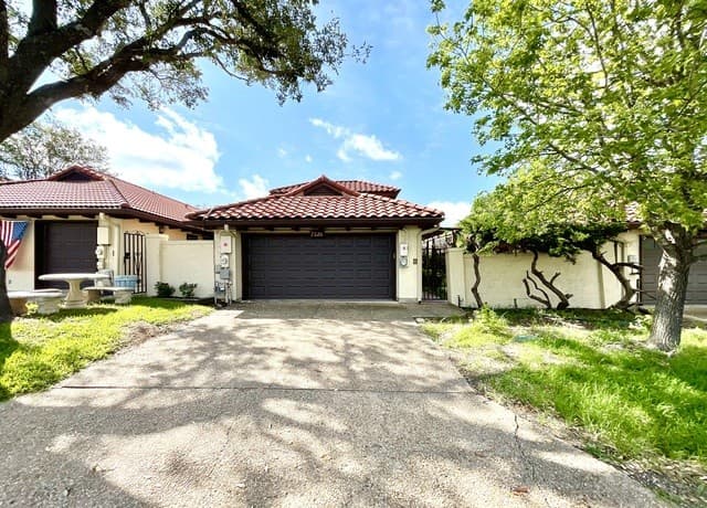 rental at 7326  Putter in San Antonio, TX — photo 2