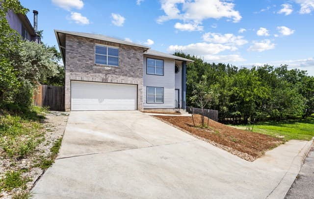 rental at 7705  Autumn Bluff in San Antonio, TX — photo 2