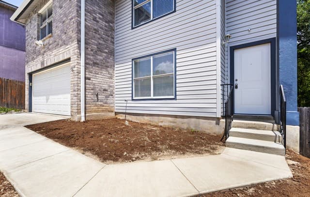 rental at 7705  Autumn Bluff in San Antonio, TX — photo 3