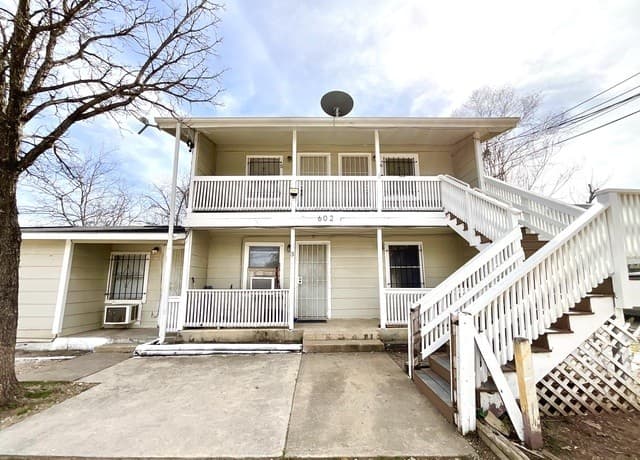 1-bedroom rental at 602 Lovett Unit 5 in San Antonio, TX — photo 1