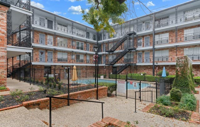 rental at 8401 N New Braunfels Avenue Unit 240 in San Antonio, TX — photo 3