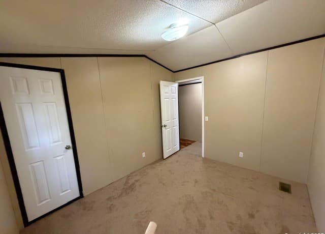 rental at 35 N Creek Loop in Comfort, TX — photo 4