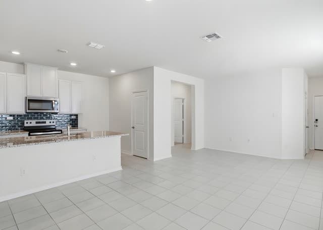 rental at 4731  Plaza Ctr in San Antonio, TX — photo 3