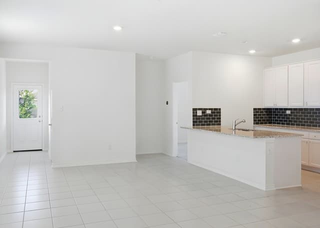 rental at 4731  Plaza Ctr in San Antonio, TX — photo 5