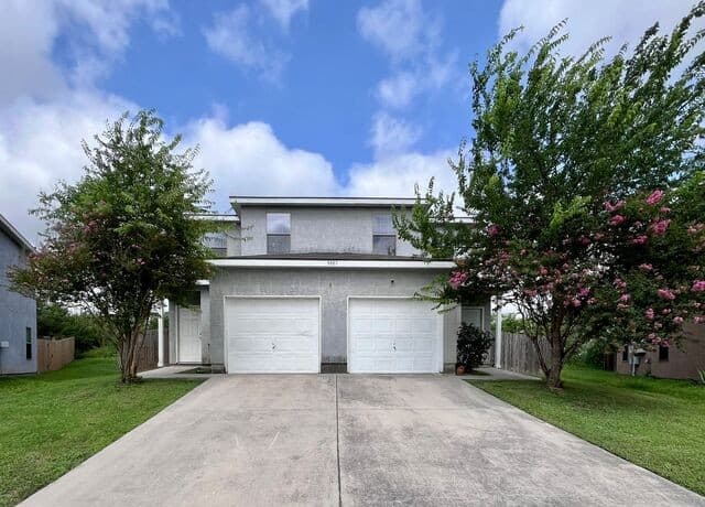 3-bedroom rental at 5807 Golf Bend Unit 1 in San Antonio, TX — photo 1