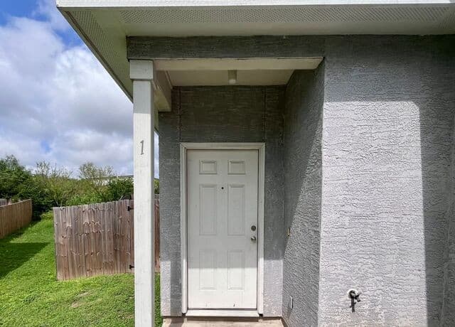 3-bedroom rental at 5807 Golf Bend Unit 1 in San Antonio, TX — photo 3