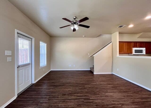 3-bedroom rental at 5807 Golf Bend Unit 1 in San Antonio, TX — photo 4