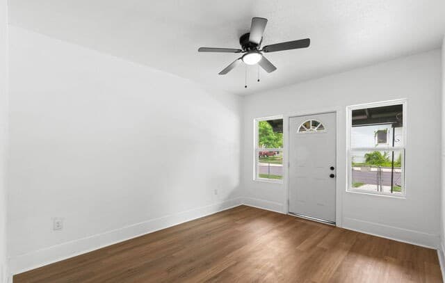 rental at 1200 W Magnolia Ave in San Antonio, TX — photo 5