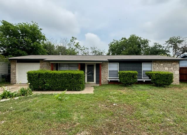 rental at 7211  Westglade Dr in San Antonio, TX — photo 1