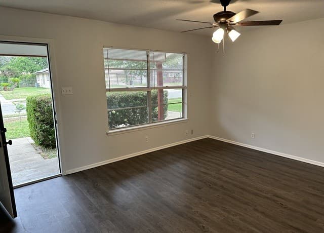 rental at 7211  Westglade Dr in San Antonio, TX — photo 2