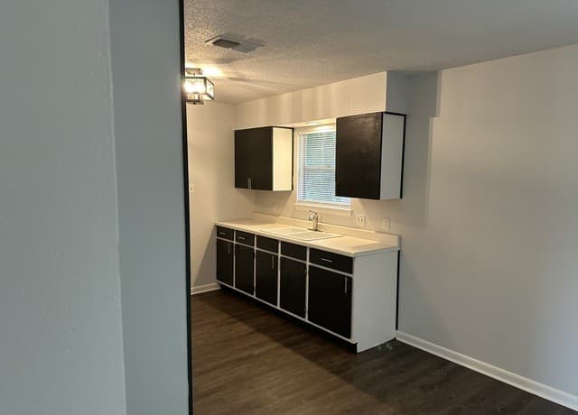rental at 7211  Westglade Dr in San Antonio, TX — photo 5