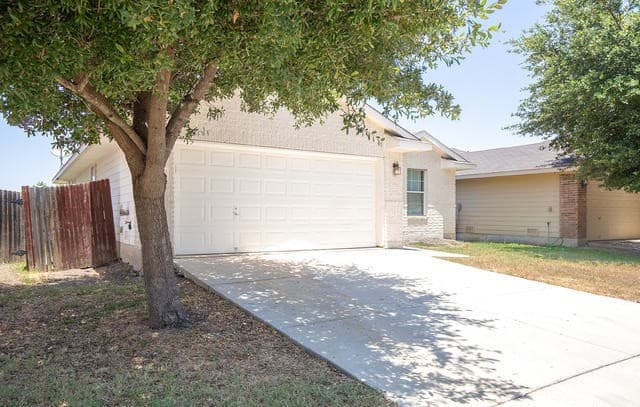 rental at 9179  Everton in San Antonio, TX — photo 2