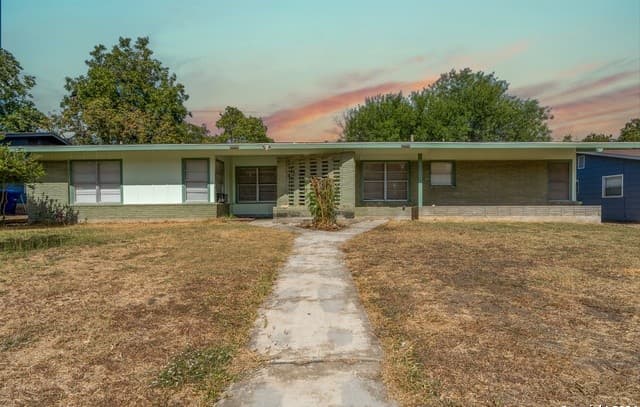 rental at 131  Brettonwood Dr in San Antonio, TX — photo 1