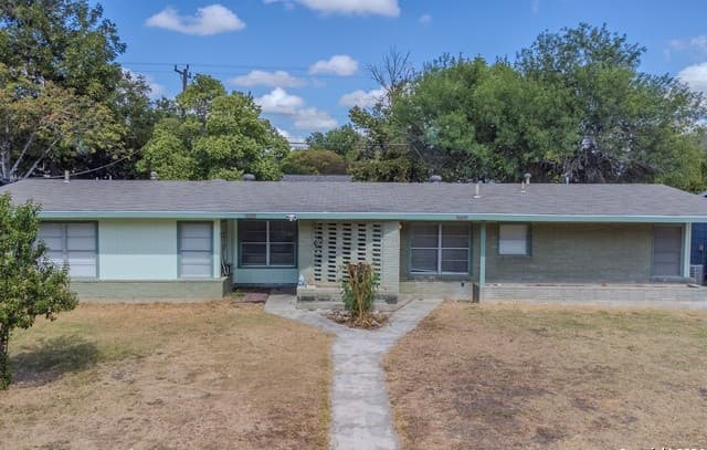 rental at 131  Brettonwood Dr in San Antonio, TX — photo 3