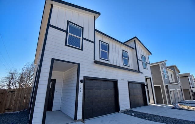 rental at 6219  Oakland Rdg Unit 101 in San Antonio, TX — photo 2