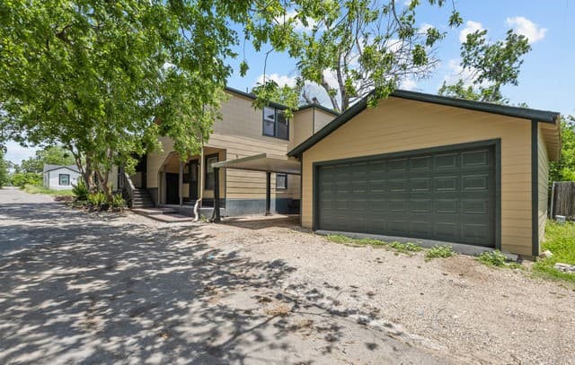 rental at 914  Halliday Ave in San Antonio, TX — photo 3