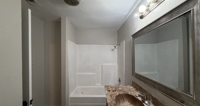rental at 325 E French in San Antonio, TX — photo 5